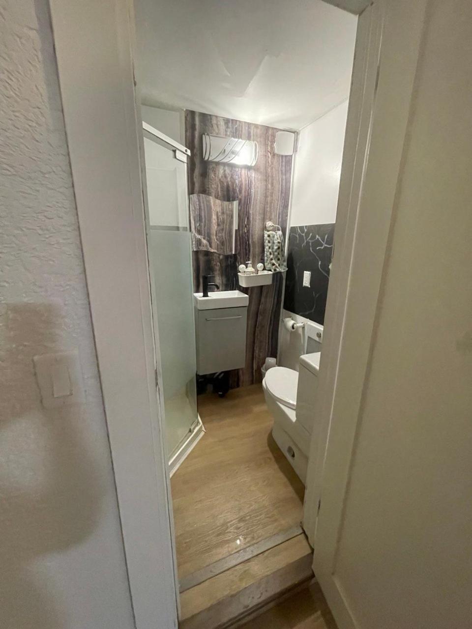 Suite In 西温哥华 外观 照片